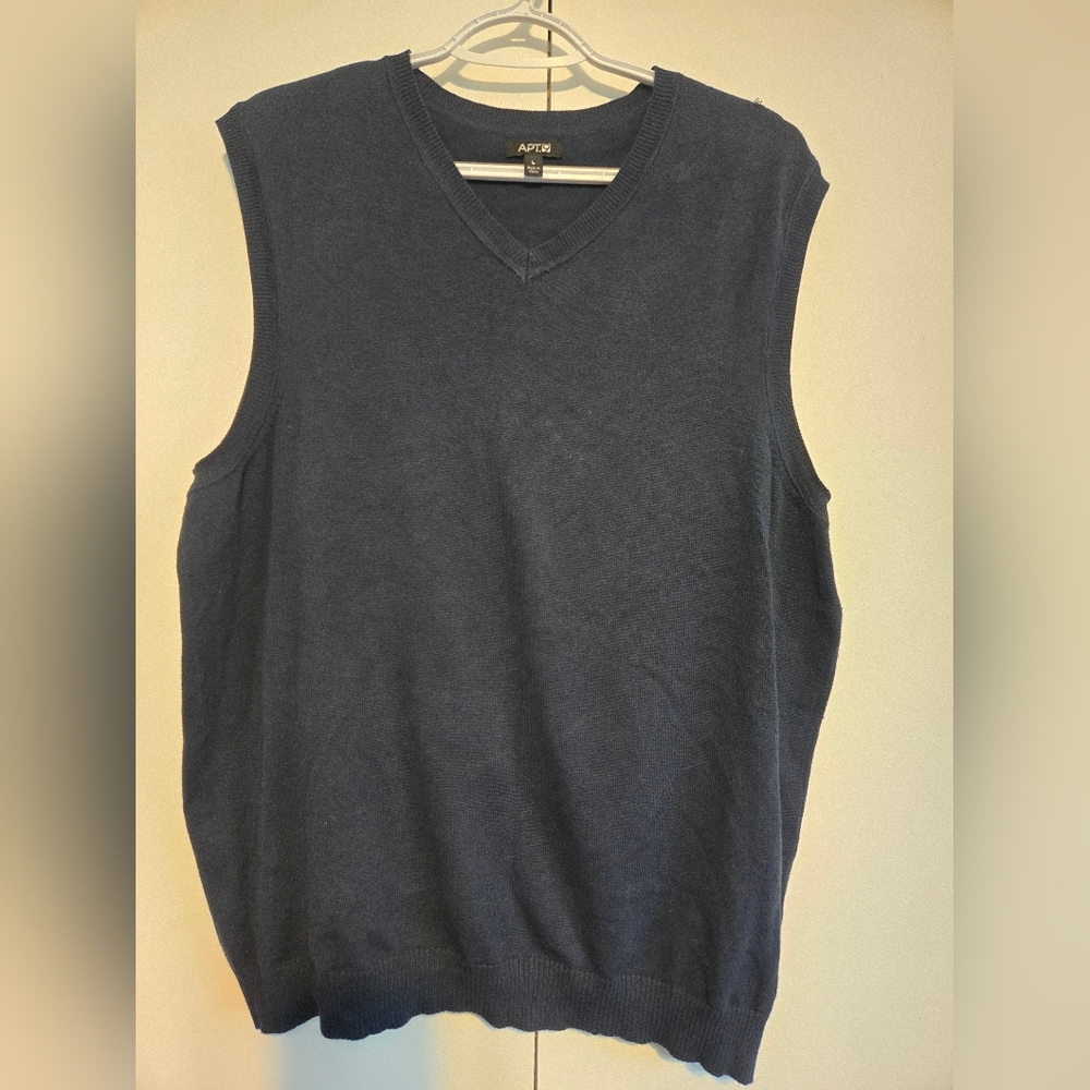 ❤️ Apt. 9 Women's V-Neck Navy Sweater Vest- Size Large‎